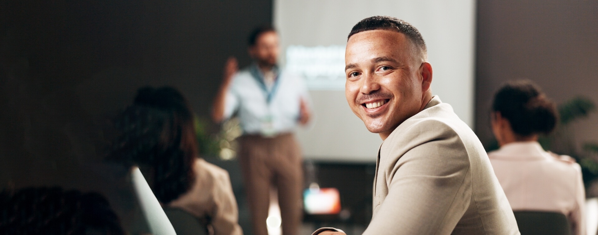 ampvisualtv-carriere